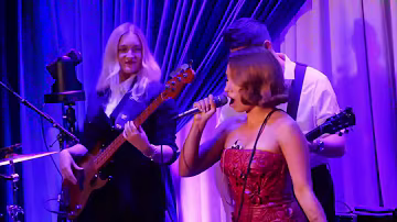 RAYE live on tour